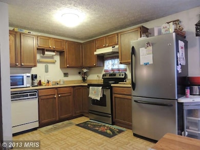 35 Yew Rd, Essex, MD 21221 - photo 6