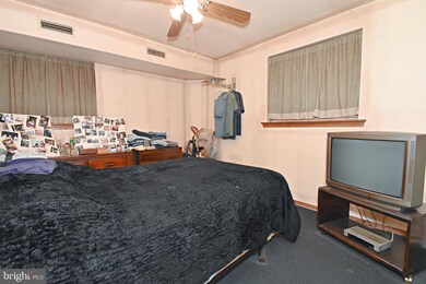 2729 Lefevre St, Philadelphia, PA 19137 - photo 3