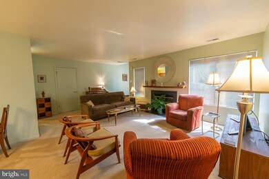 118 Pamela Ct unit 604, Levittown, PA 19057 - photo 5