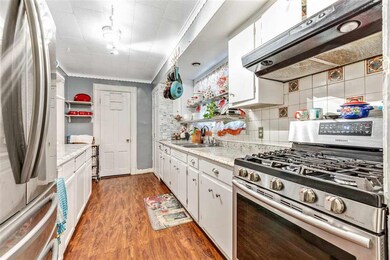 191 Bowers St, Jersey City, NJ 07307 - photo 5