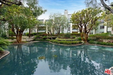 Beautiful Central Courtyard wi