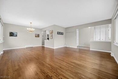 30312 Overlook Dr, Wickliffe, OH 44092 - photo 2