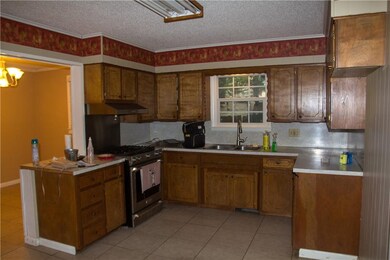 810 W Moore St, Henryetta, OK 74437 - photo 5