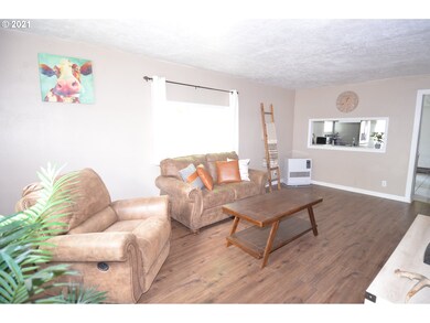 339 S Humbolt St, Canyon City, OR 97820 - photo 2