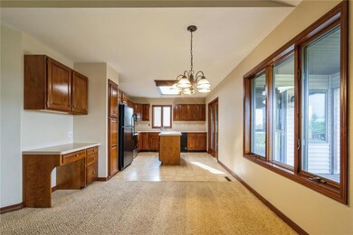 2719 Lancelot Ln NW, Cedar Rapids, IA 52405 - photo 5