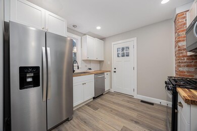 12-web-or-mls-1479 E 25th Av-11