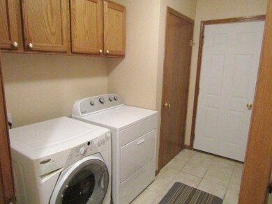 82 Gunther Dr, Evansville, WI 53536 - photo 2