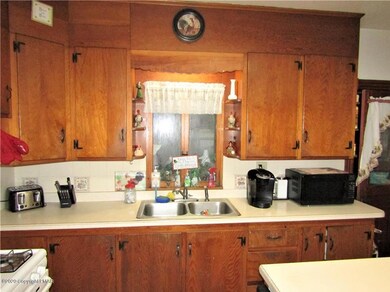 161 S 4th St, Lehighton, PA 18235 - photo 4