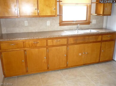 360 W Harvey St, Struthers, OH 44471 - photo 3