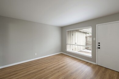 1529 Wirt Rd unit 20, Houston, TX 77055 - photo 4