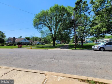 702 N Warren St, Orwigsburg, PA 17961 - photo 3