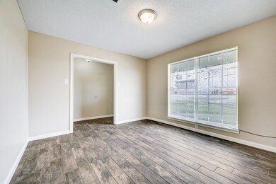 1013 Stadium Dr, Alvin, TX 77511 - photo 2