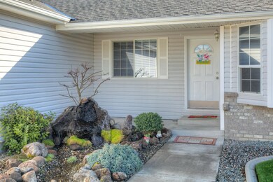 1182 White Chapel Dr, Central Point, OR 97502 - photo 4