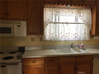 2565 Bomberry St, Lakewood, CA 90712 - photo 6