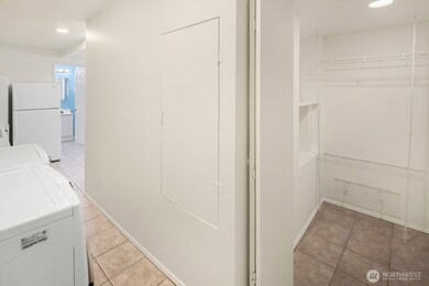 1624 N 50th St unit B, Seattle, WA 98103 - photo 4