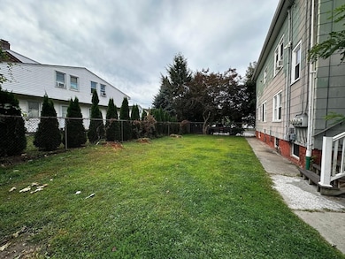 18 Chestnut St, Chicopee, MA 01013 - photo 2