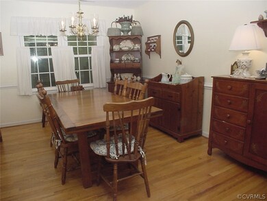 dining room has twin windows