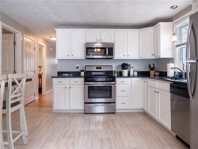 37 Stoney View Dr, Cumberland, RI 02864 - photo 2