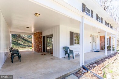 3300 Barkley Dr, Fairfax, VA 22031 - photo 5