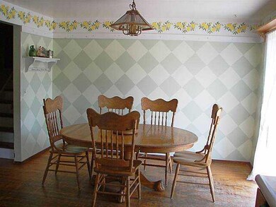 Kitchen. Eat in kitchen with sliding glass door le