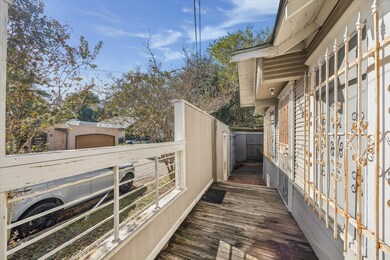 304 Bomar St, Houston, TX 77006 - photo 4