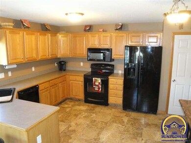 7732 SW 26th St, Topeka, KS 66614 - photo 3