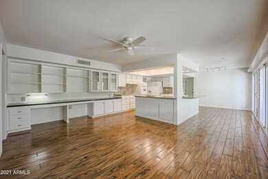 STUNNING KITCHEN W/BUILT-INS