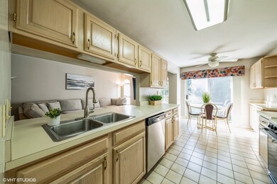 1541 Diamond Dr, Hoffman Estates, IL 60192 - photo 7