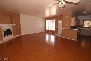 1900 N Torrey Pines Dr unit 225, Las Vegas, NV 89108 - photo 3
