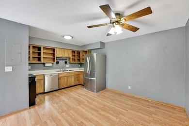 N114W16680 Crown Dr unit 5, Germantown, WI 53022 - photo 5