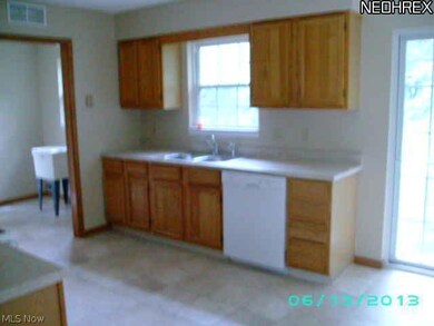 1828 1/2 E 298th St, Wickliffe, OH 44092 - photo 5