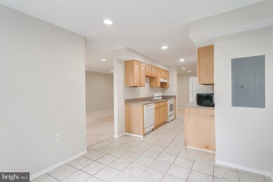 423 Christopher Ave unit 16, Gaithersburg, MD 20879 - photo 6