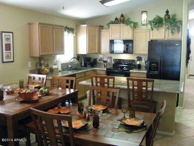 Eating area to kitchen