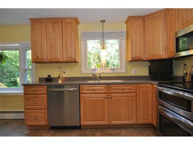 68 Tomahawk Cir, Saunderstown, RI 02874 - photo 6