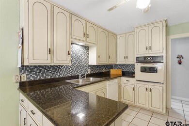 1209 1209 Hubbard Dr, Tyler, TX 75701 - photo 4