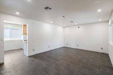 06-Family Room