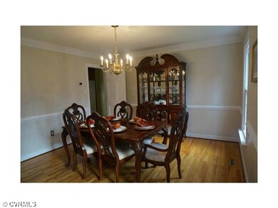 Dining Room - Entertain for  the holiday or just h