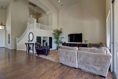 006_Family Room