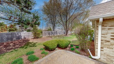 825 Havenshire Rd, Naperville, IL 60565 - photo 4