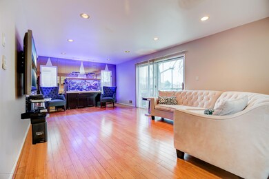 004_Family Room