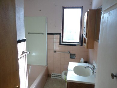 1526 W 2nd St, Cedar Falls, IA 50613 - photo 7