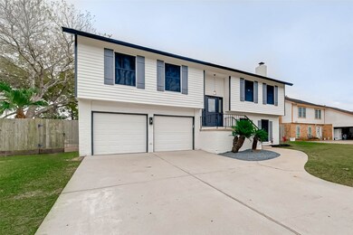 309 E Castle Harbour Dr, Friendswood, TX 77546 - photo 2