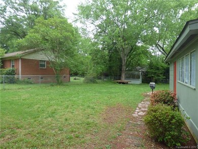 Another view of the fantastic yard.  Great potenti