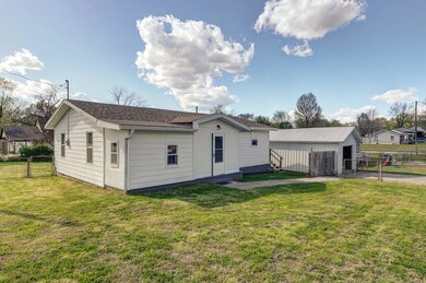 1163 S Glenn Ave-2