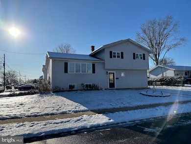 3 Mark Twain Dr, Trenton, NJ 08690 - photo 2