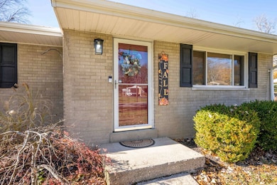 925 Pamela Dr, Cincinnati, OH 45255 - photo 2