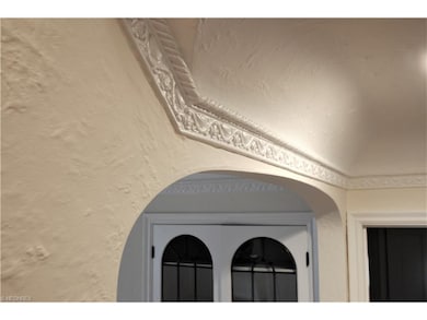 ORIGINAL DETAIL PLASTER MOLDINGS CAN BE FOUND THRO