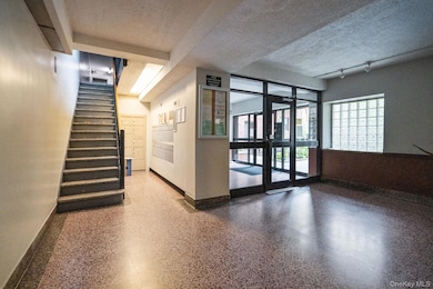 Northridge Section III unit C409, East Elmhurst, NY 11369 - photo 3