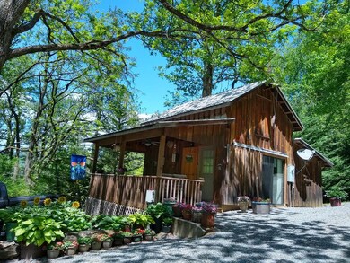 Cabin w/ Front Porch