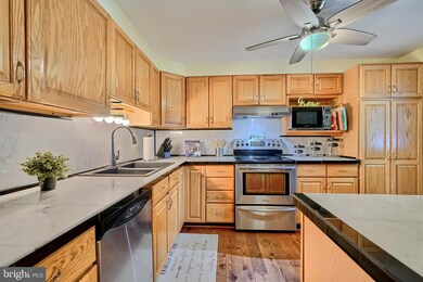 27 Bon Oak Ct, Reisterstown, MD 21136 - photo 2